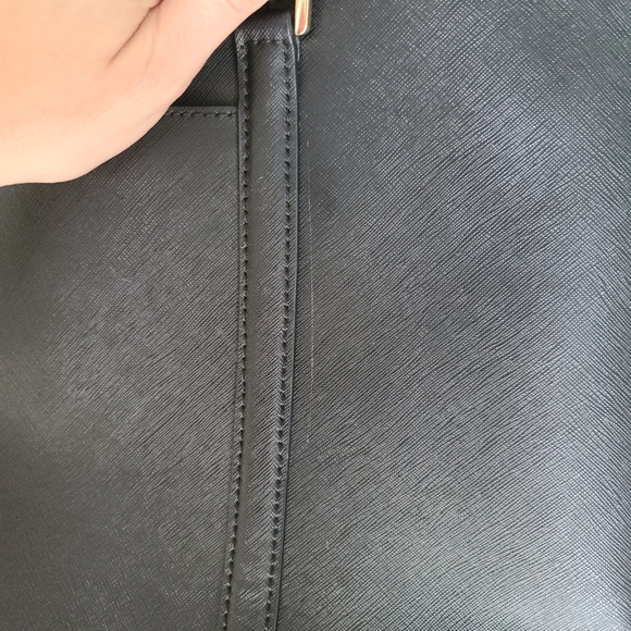 Michael kors black zip top tote fits 13" laptop gold hardware smooth leather - Picture 14 of 16